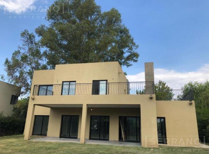 Casa · 182m² · 6 Ambientes · 3 Cocheras