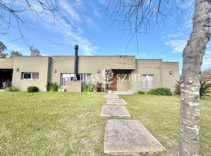 Casa · 200m² · 5 Ambientes · 2 Cocheras