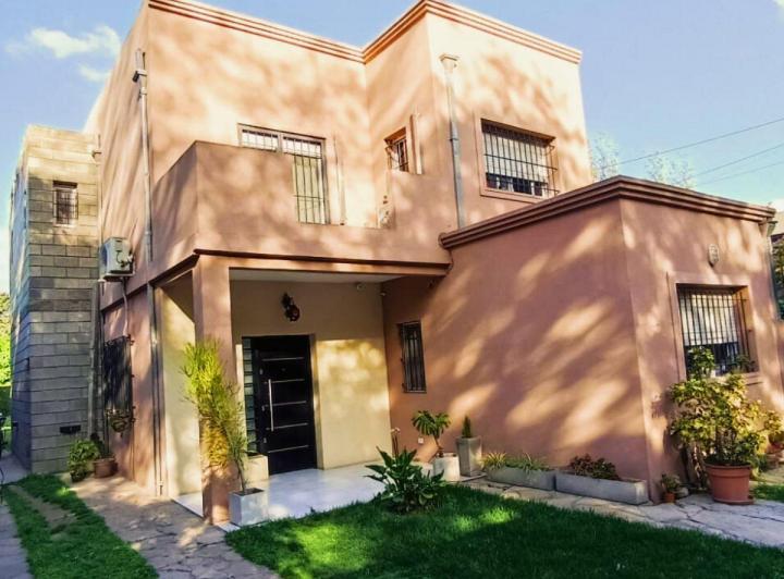 Casa · 215m² · 6 Ambientes