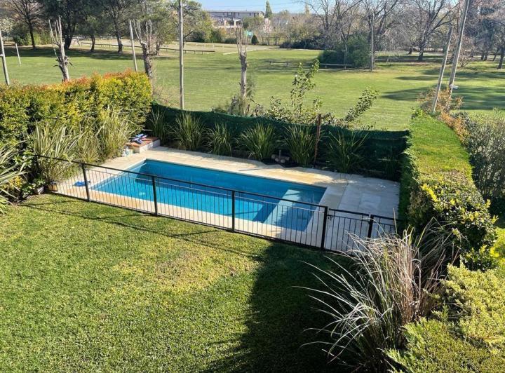 Casa · 140m² · 5 Ambientes · 2 Cocheras