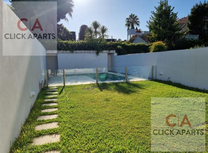 Casa · 300m² · 5 Ambientes · 3 Cocheras