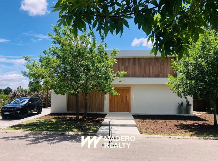 Casa · 450m² · 6 Ambientes · 2 Cocheras