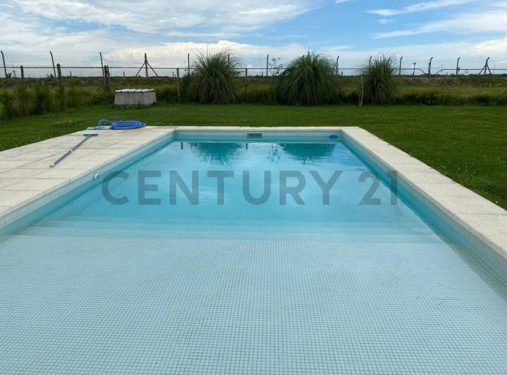 Casa · 200m² · 6 Ambientes · 4 Cocheras