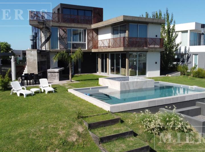 Casa · 200m² · 6 Ambientes