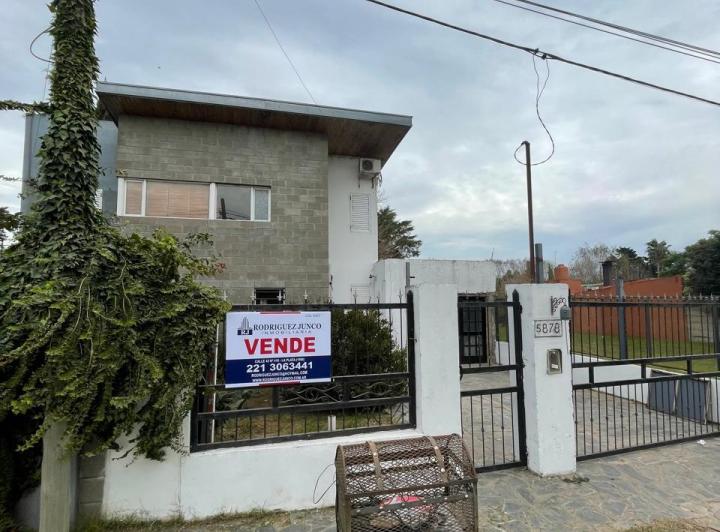 Casa · 90m² · 5 Ambientes · 2 Cocheras
