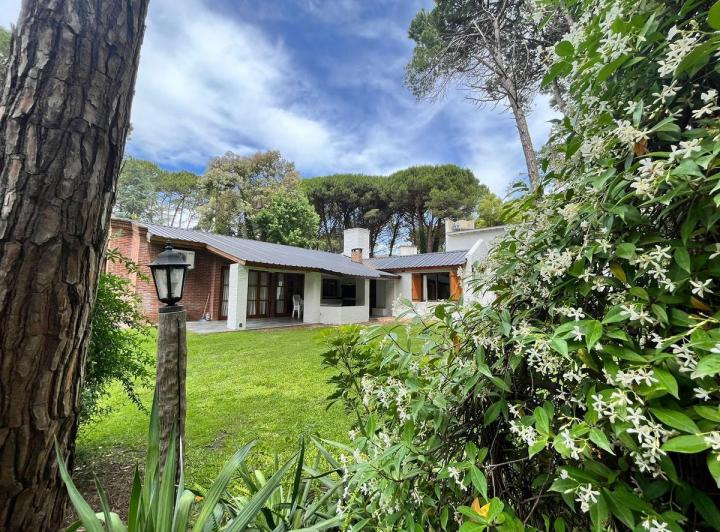 Casa · 320m² · 8 Ambientes