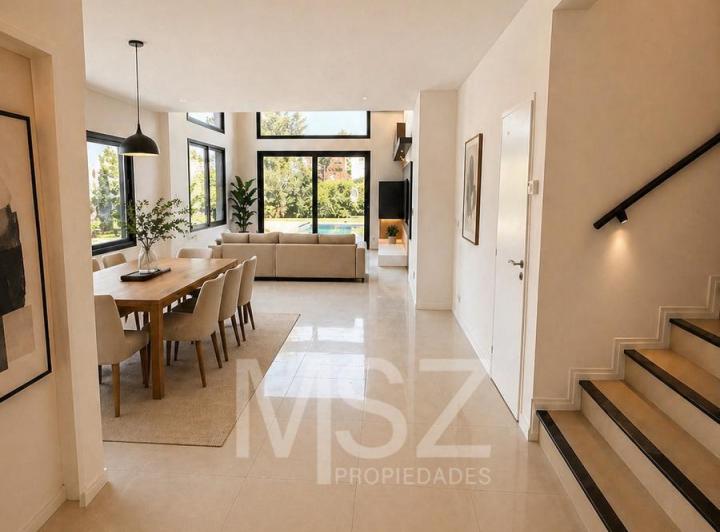 Casa · 260m² · 8 Ambientes · 2 Cocheras