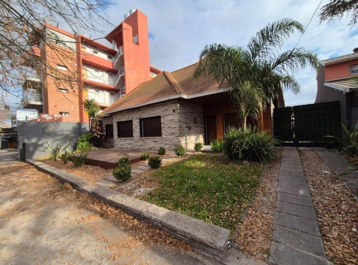 Casa · 100m² · 5 Ambientes · 1 Cochera