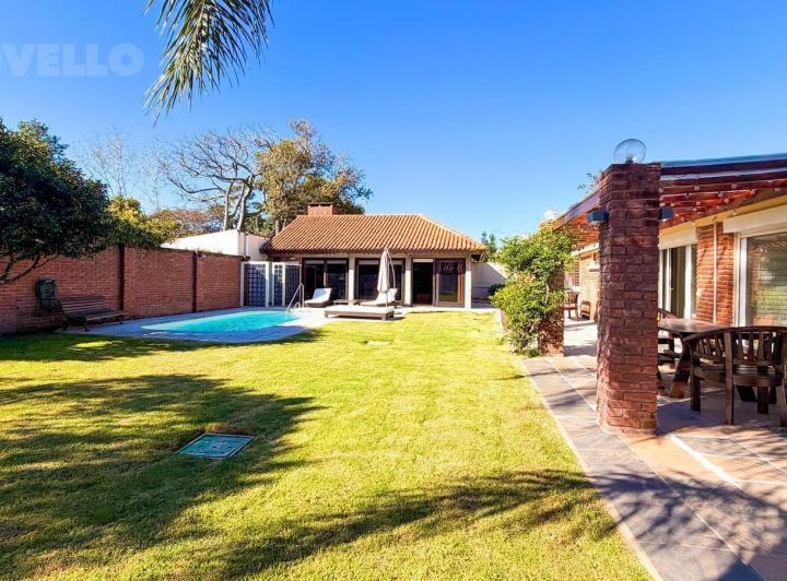 Casa · 392m² · 5 Ambientes · 3 Cocheras