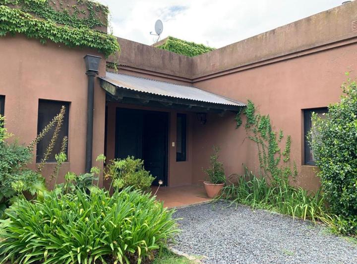 Casa · 200m² · 5 Ambientes · 2 Cocheras