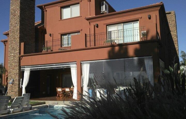 Casa · 500m² · 6 Ambientes · 1 Cochera