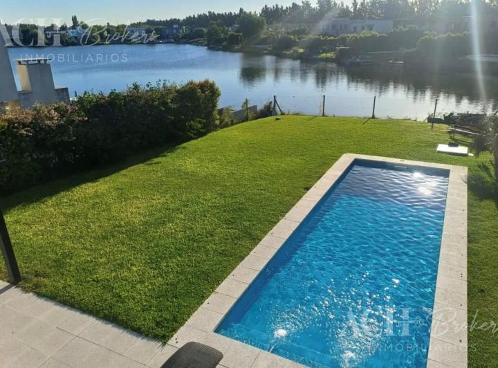 Casa · 300m² · 58 Ambientes