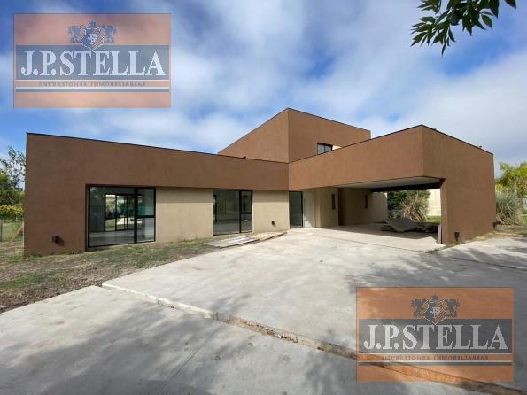 Casa · 350m² · 4 Ambientes · 2 Cocheras