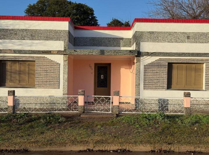Casa · 200m² · 2 Dormitorios