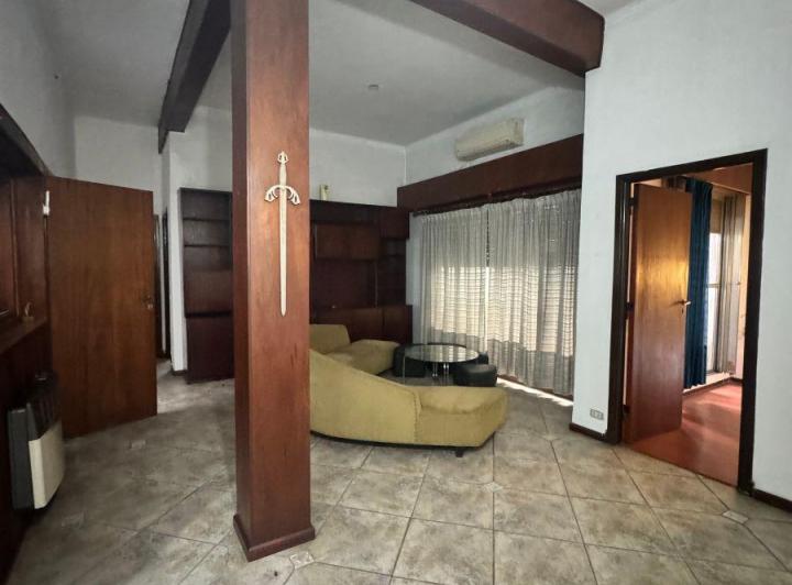 Casa · 1m² · 4 Ambientes · 1 Cochera