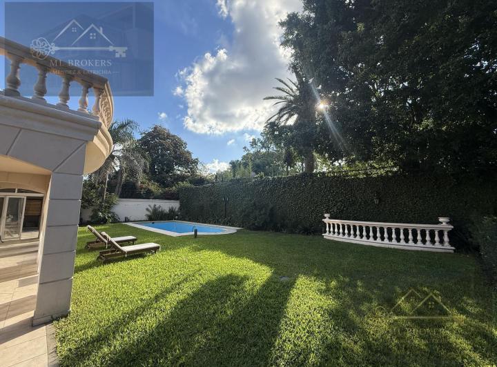 Casa · 690m² · 6 Ambientes · 4 Cocheras
