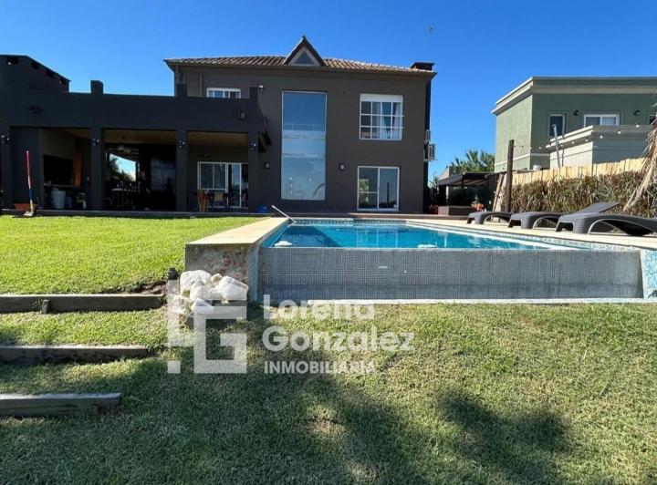 Casa · 197m² · 5 Ambientes · 6 Cocheras