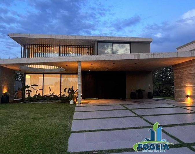 Casa · 470m² · 9 Ambientes · 3 Cocheras