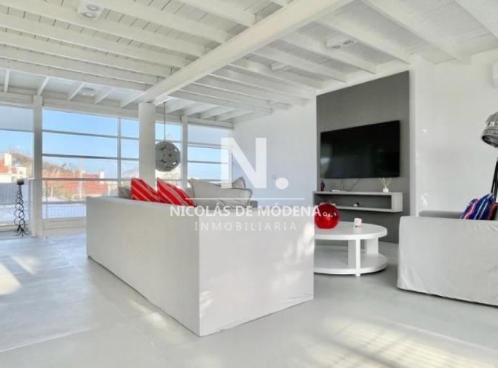 Casa · 5 Ambientes · 1 Cochera