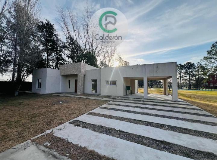Casa · 153m² · 4 Ambientes · 6 Cocheras