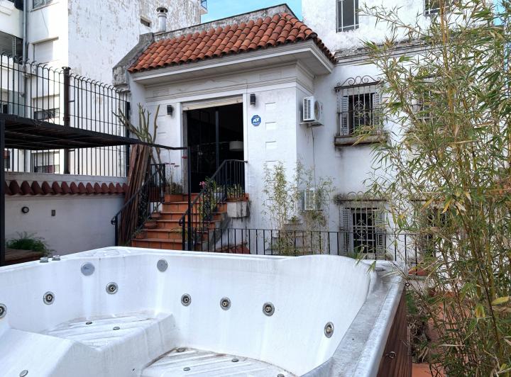 Casa · 400m² · 7 Ambientes · 1 Cochera