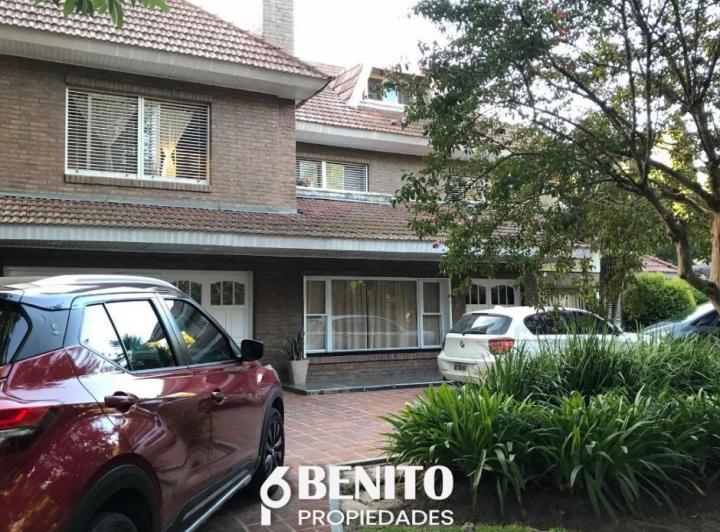 Casa · 500m² · 6 Ambientes · 1 Cochera