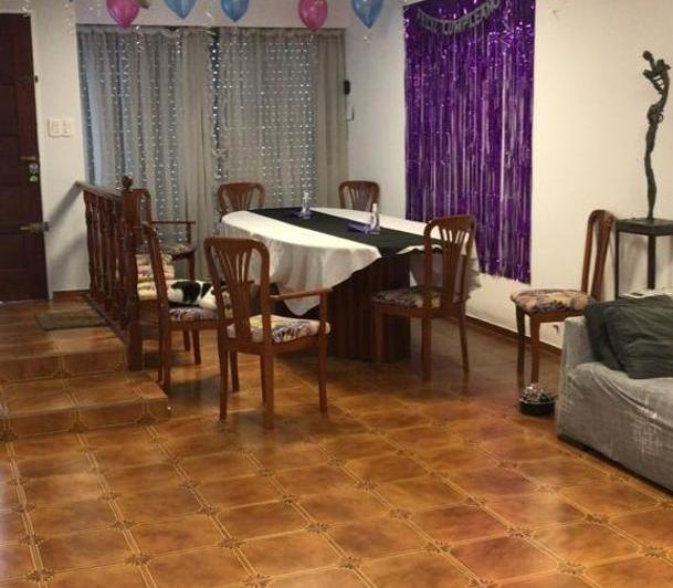 Casa · 300m² · 4 Ambientes · 3 Cocheras