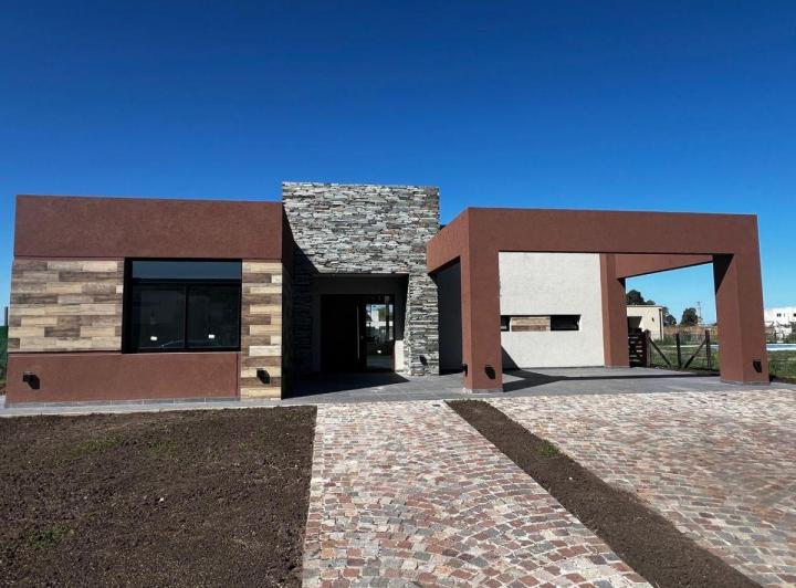 Casa · 150m² · 4 Ambientes · 2 Cocheras