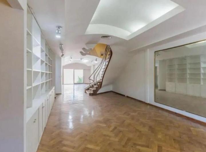 Casa · 382m² · 5 Ambientes · 2 Cocheras