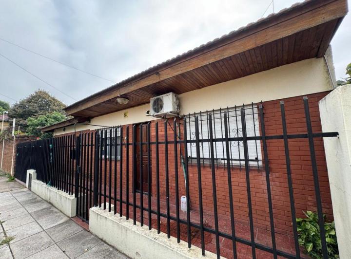 Casa · 130m² · 4 Ambientes · 1 Cochera