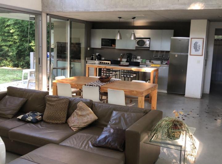 Casa · 160m² · 5 Ambientes · 2 Cocheras