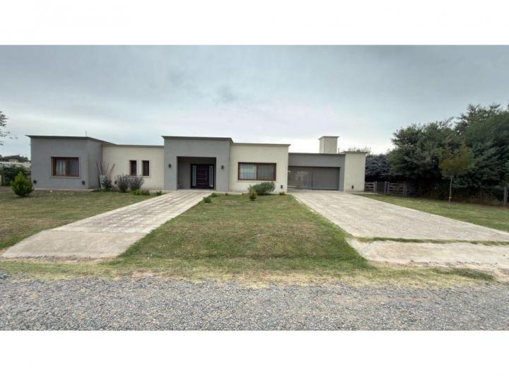 Casa · 290m² · 4 Dormitorios · 3 Cocheras