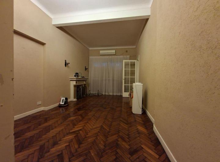 Casa · 403m² · 8 Ambientes · 1 Cochera