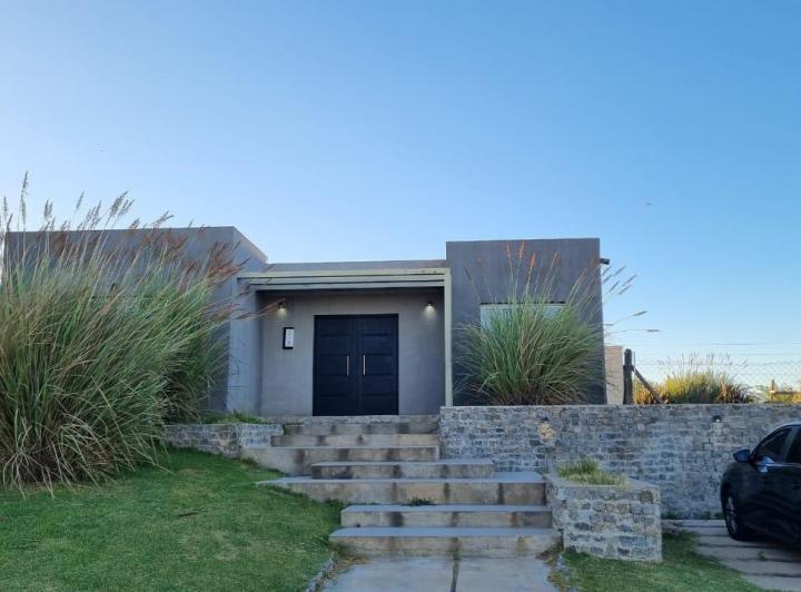 Casa · 120m² · 4 Ambientes · 2 Cocheras