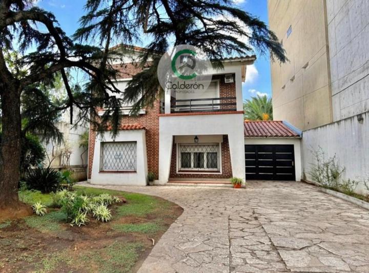 Casa · 276m² · 4 Ambientes · 2 Cocheras