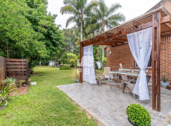 Casa · 1000m² · 4 Ambientes · 1 Cochera