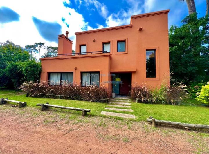 Casa · 286m² · 3 Ambientes · 1 Cochera