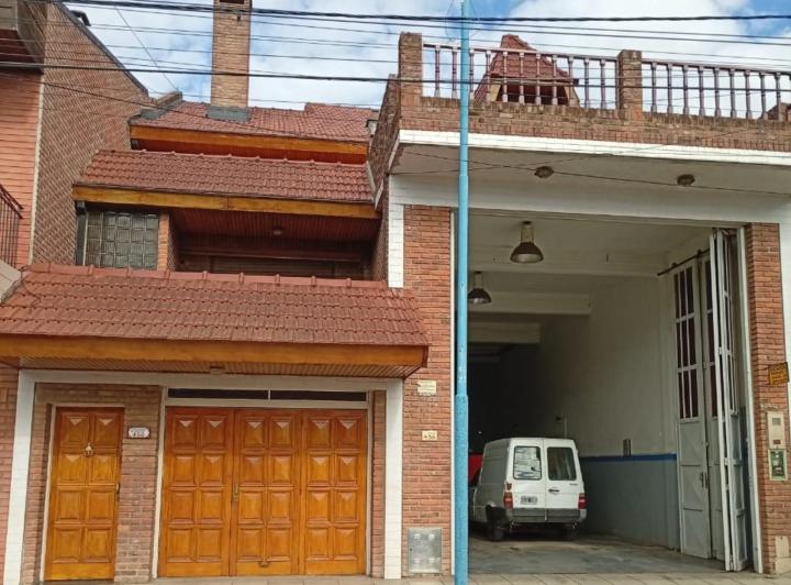 Casa · 355m² · 4 Ambientes · 1 Cochera