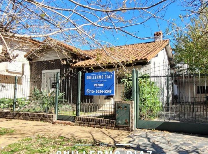 Casa · 140m² · 4 Ambientes · 3 Cocheras