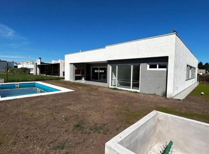 Casa · 200m² · 6 Ambientes · 1 Cochera