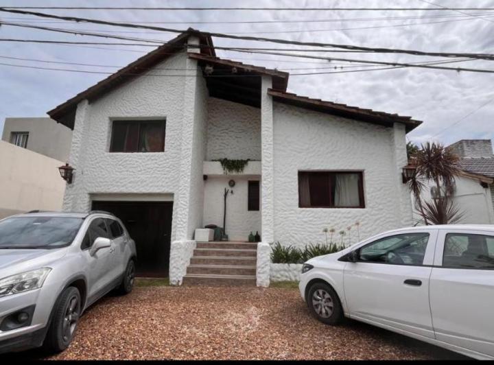 Casa · 140m² · 5 Ambientes · 1 Cochera