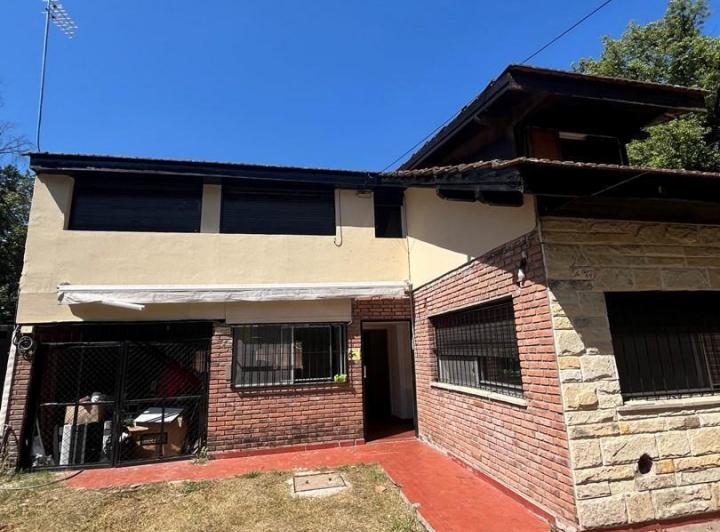 Casa · 160m² · 4 Ambientes · 2 Cocheras