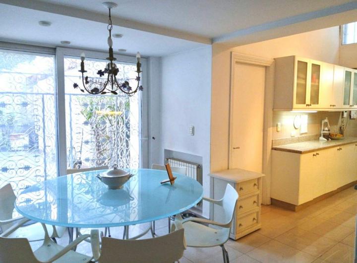 Casa · 300m² · 5 Ambientes · 2 Cocheras