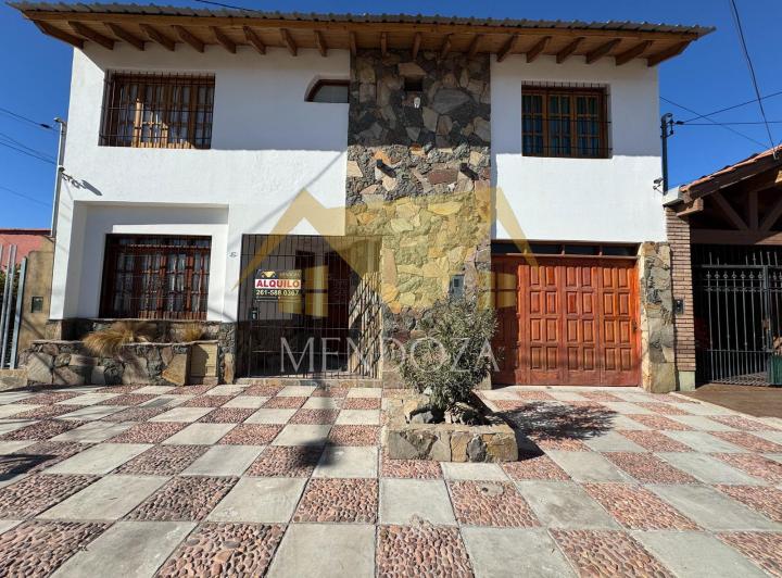 Casa · 242m² · 10 Ambientes