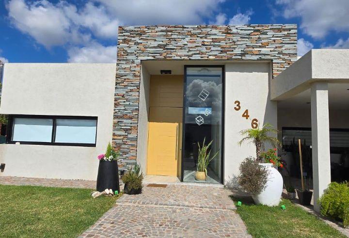 Casa · 162m² · 4 Ambientes · 2 Cocheras
