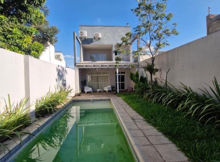 Casa · 250m² · 5 Ambientes · 2 Cocheras