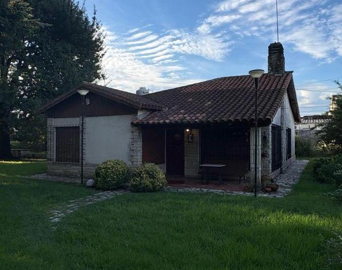 Casa · 80m² · 5 Ambientes · 8 Cocheras