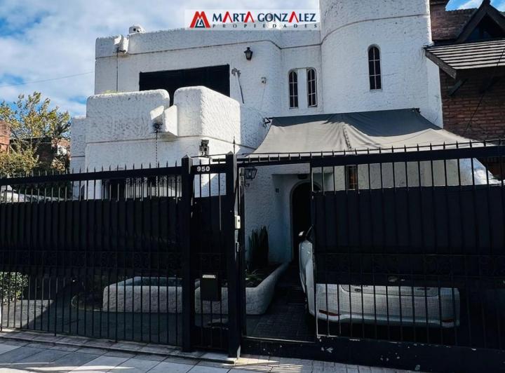 Casa · 200m² · 3 Ambientes · 1 Cochera