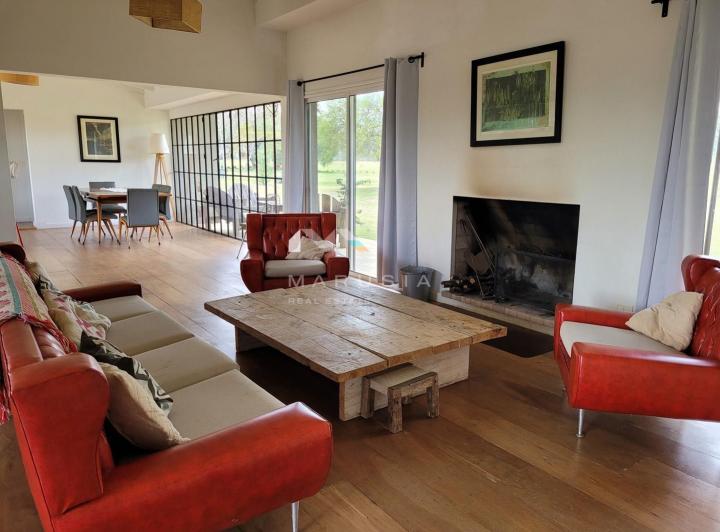 Casa · 200m² · 5 Ambientes