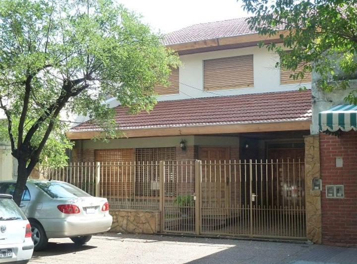 Casa · 380m² · 7 Ambientes · 3 Cocheras